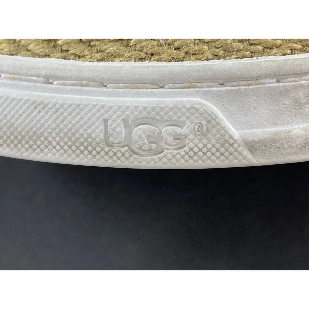 UGG Sneakers Girls Size 6 White Canvas‎ Lace Up Decorated Edge Fur Inside Heel